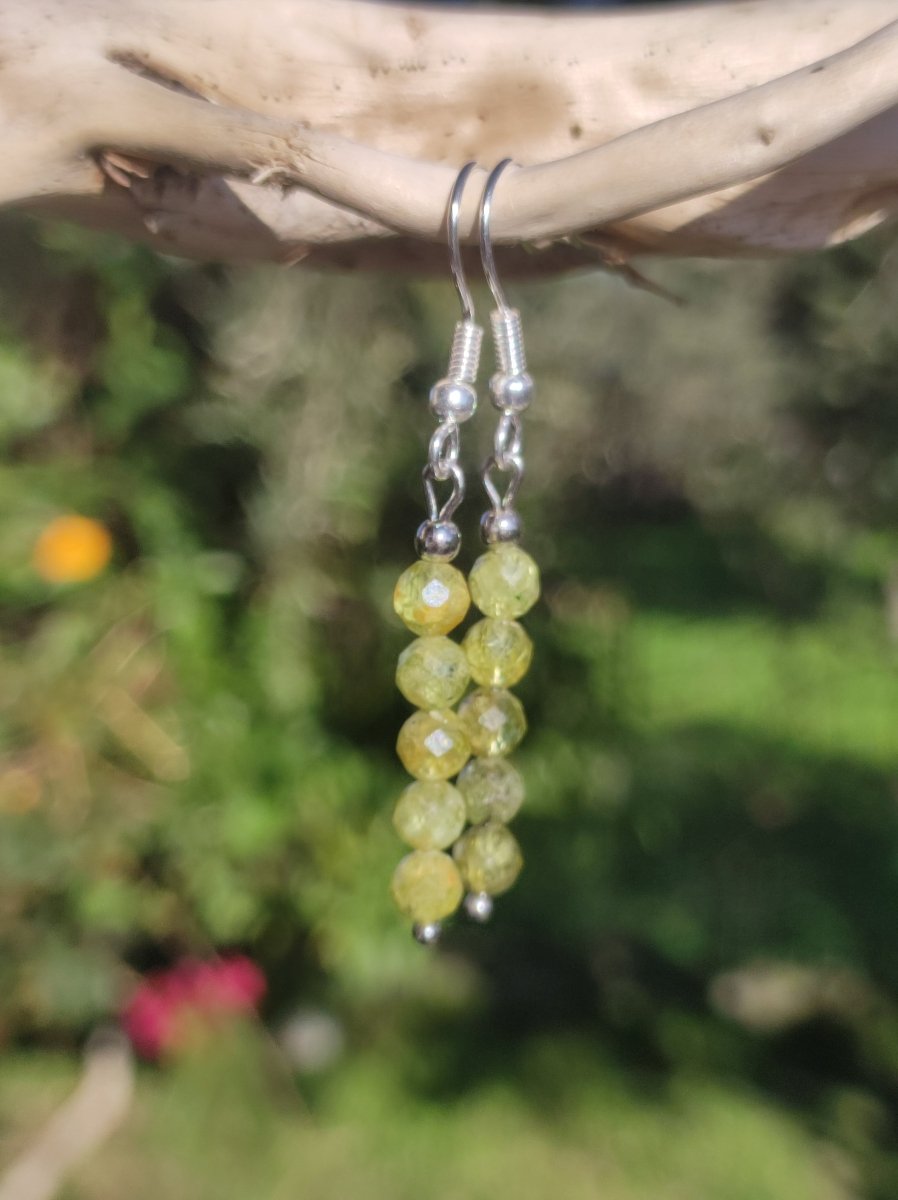 Peridot ~ Edelstein Ohrringe facettiert ~GOA ~Hippie ~Boho ~Ethno ~Nature ~Heilstein ~Natur ~Ohrhänger ~Edelstahl ~Rarität - Art of Nature Berlin