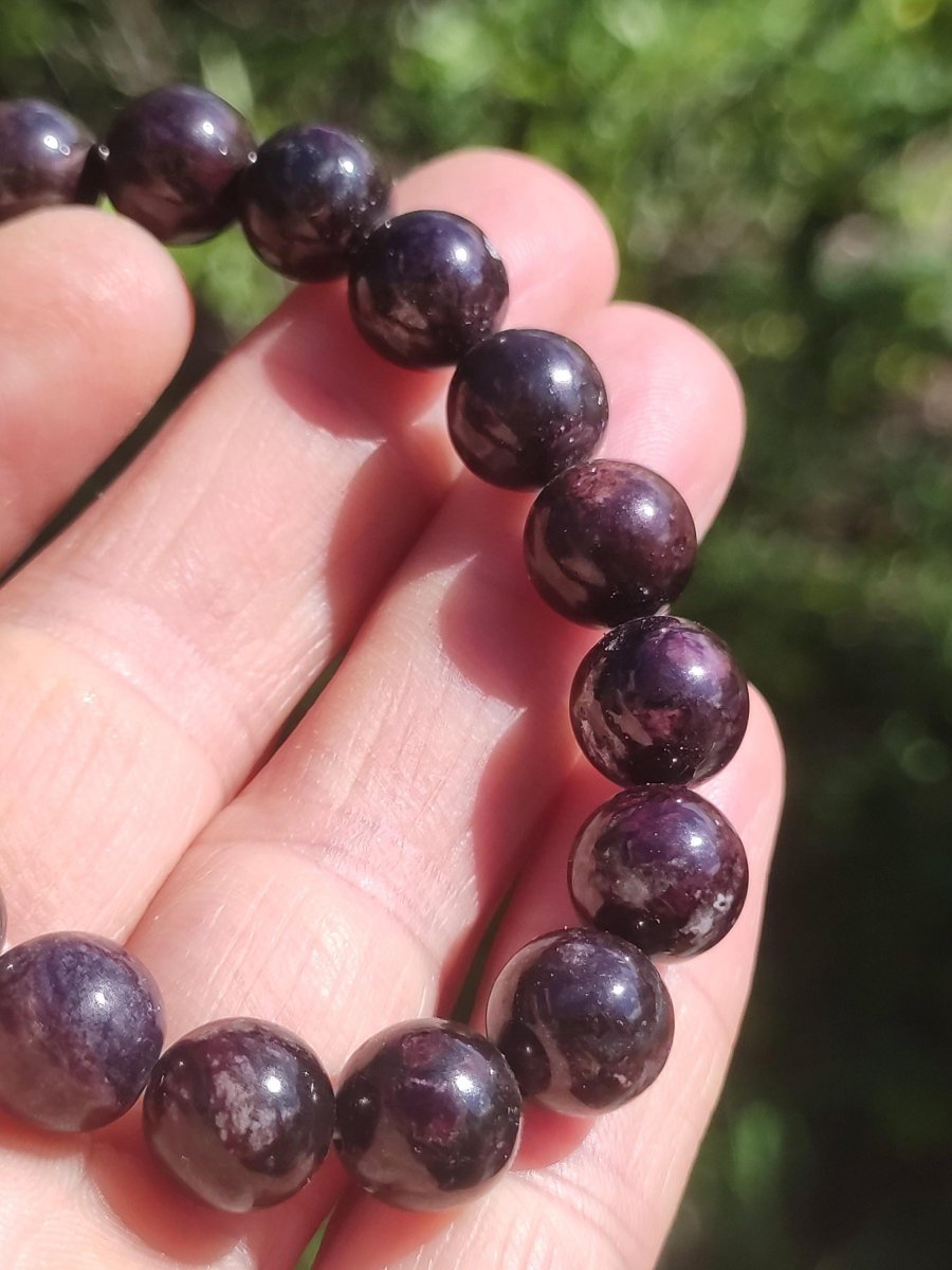 10mm Bustamit Sugilith Sugilite Edelstein Armband Perlen Heilstein Energie Natur Echt Rarität Selten Schmuck Frau Mann Er Sie Mutter - Art of Nature Berlin
