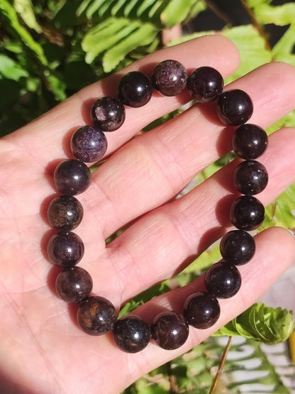 10mm Bustamit Sugilith Sugilite Edelstein Armband Perlen Heilstein Energie Natur Echt Rarität Selten Schmuck Frau Mann Er Sie Mutter - Art of Nature Berlin