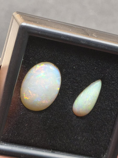 2x Opal Winton AAA bunt Regenbogen Sammlerstein Mineralien Kristalle Cabochon natürlich Heilstein Rarität Muster Australien - Art of Nature Berlin