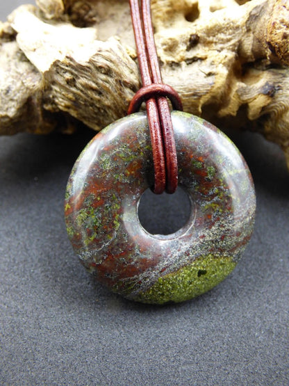 30mm Drachenblut / Drachenjaspis / Epidot Quarz Edelstein Kette grün Natur Heilstein Anhänger Mann Frau Er Sie Freund Geschenk Goa Vintage - Art of Nature Berlin