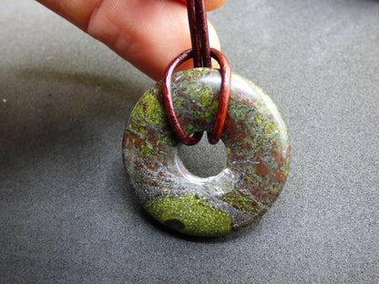 30mm Drachenblut / Drachenjaspis / Epidot Quarz Edelstein Kette grün Natur Heilstein Anhänger Mann Frau Er Sie Freund Geschenk Goa Vintage - Art of Nature Berlin