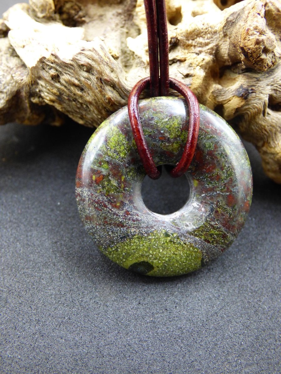 30mm Drachenblut / Drachenjaspis / Epidot Quarz Edelstein Kette grün Natur Heilstein Anhänger Mann Frau Er Sie Freund Geschenk Goa Vintage - Art of Nature Berlin