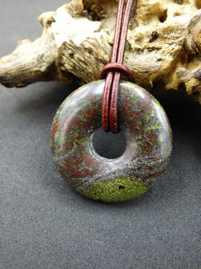 30mm Drachenblut / Drachenjaspis / Epidot Quarz Edelstein Kette grün Natur Heilstein Anhänger Mann Frau Er Sie Freund Geschenk Goa Vintage - Art of Nature Berlin