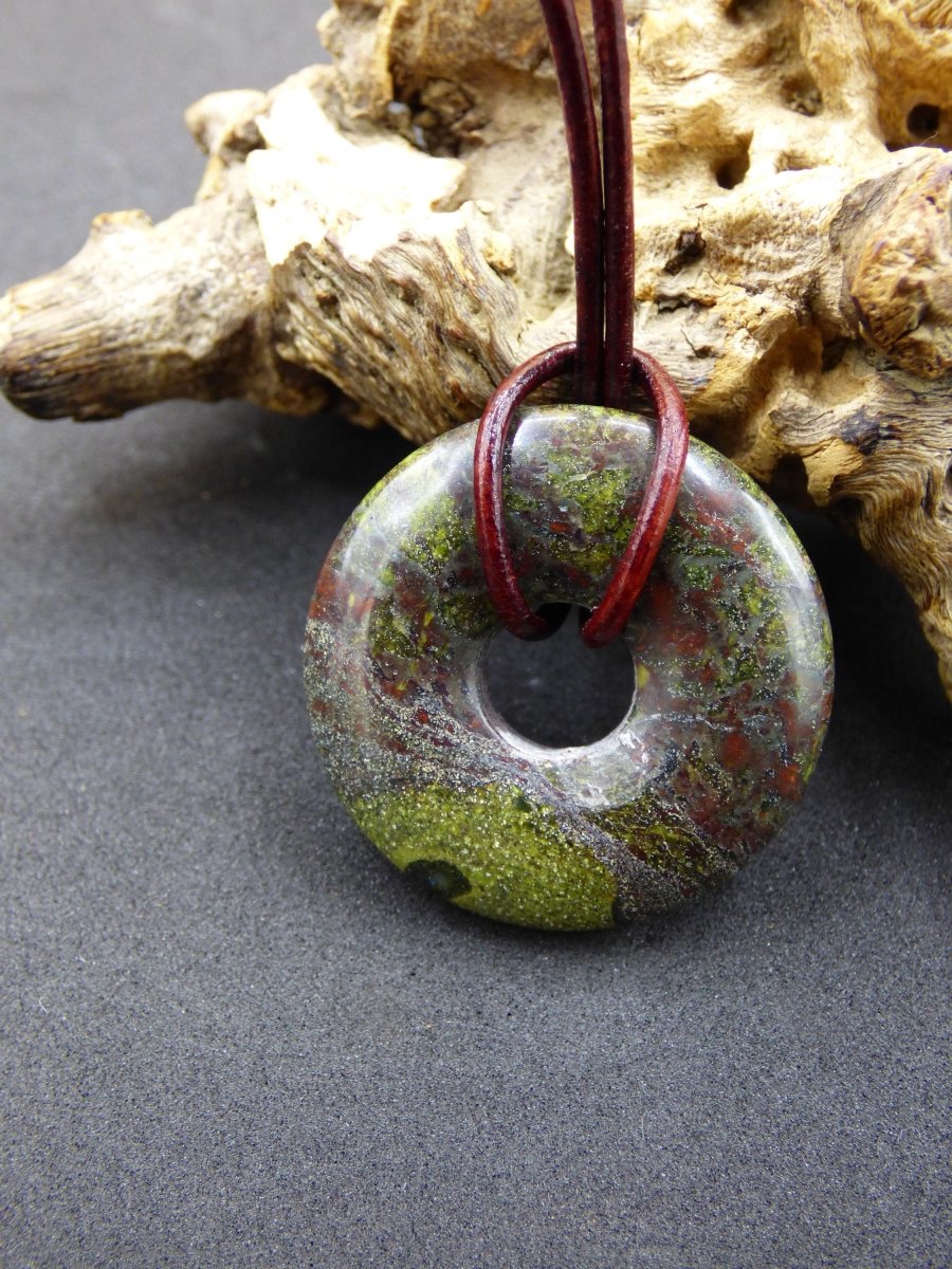 30mm Drachenblut / Drachenjaspis / Epidot Quarz Edelstein Kette grün Natur Heilstein Anhänger Mann Frau Er Sie Freund Geschenk Goa Vintage - Art of Nature Berlin