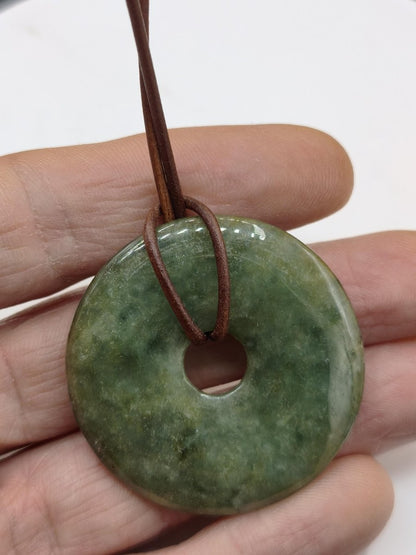 40mm Burma Jade *Rarität* ~ Edelstein Kette Mann Frau Natur Heilstein Kraft Energie Rarität Kristall Er Sie Anhänger Natur Geschenk grün - Art of Nature Berlin