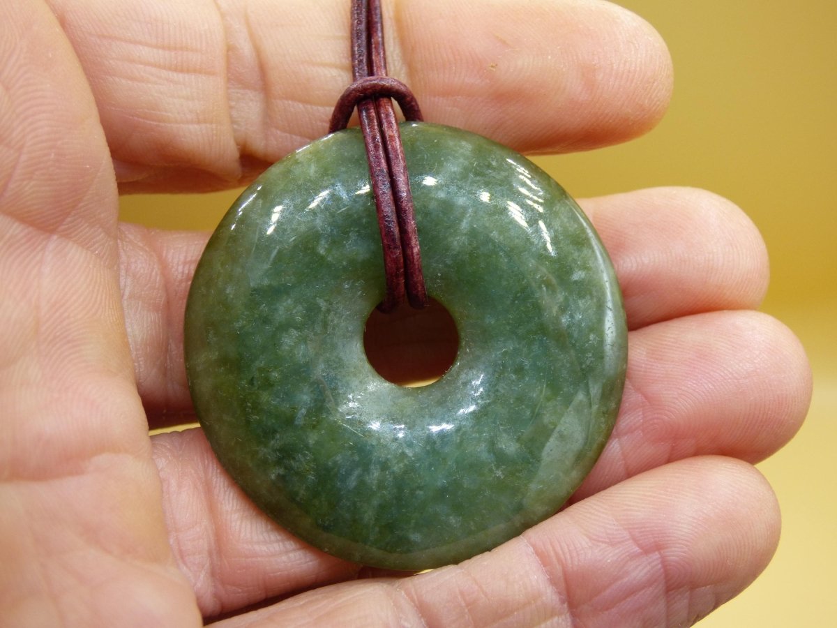 40mm Burma Jade *Rarität* ~ Edelstein Kette Mann Frau Natur Heilstein Kraft Energie Rarität Kristall Er Sie Anhänger Natur Geschenk grün - Art of Nature Berlin