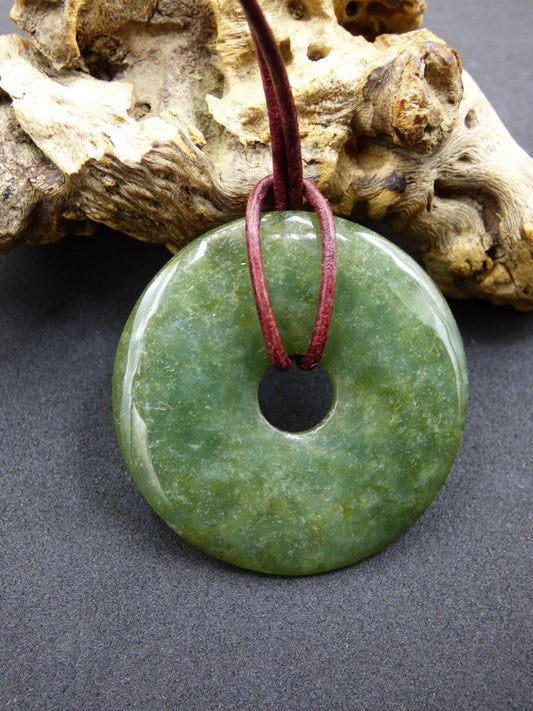 40mm Burma Jade *Rarität* ~ Edelstein Kette Mann Frau Natur Heilstein Kraft Energie Rarität Kristall Er Sie Anhänger Natur Geschenk grün - Art of Nature Berlin