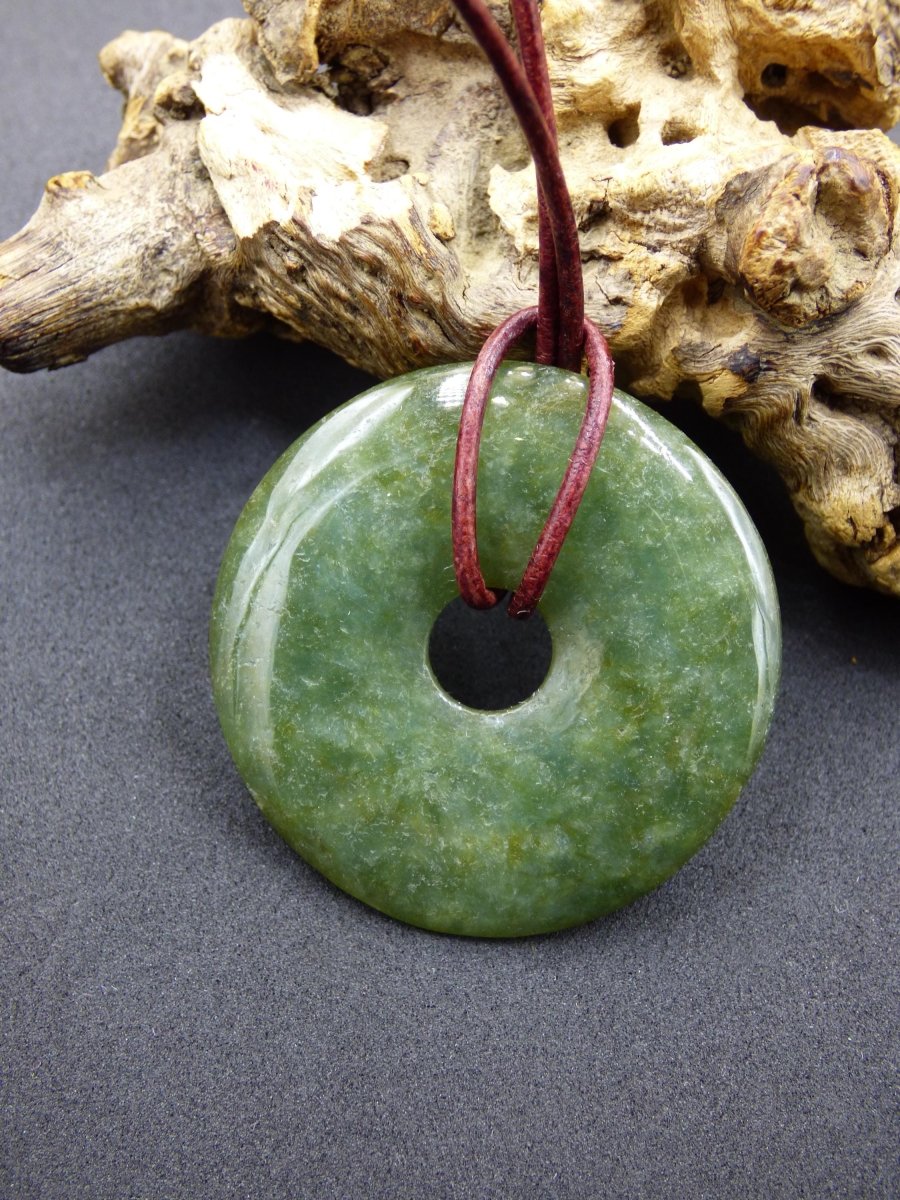 40mm Burma Jade *Rarität* ~ Edelstein Kette Mann Frau Natur Heilstein Kraft Energie Rarität Kristall Er Sie Anhänger Natur Geschenk grün - Art of Nature Berlin