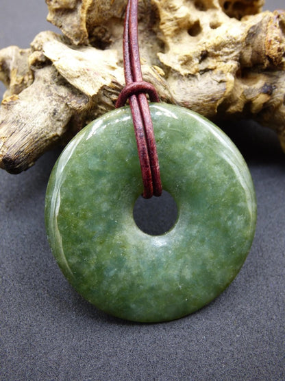 40mm Burma Jade *Rarität* ~ Edelstein Kette Mann Frau Natur Heilstein Kraft Energie Rarität Kristall Er Sie Anhänger Natur Geschenk grün - Art of Nature Berlin