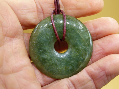 40mm Burma Jade *Rarität* ~ Edelstein Kette Mann Frau Natur Heilstein Kraft Energie Rarität Kristall Er Sie Anhänger Natur Geschenk grün - Art of Nature Berlin