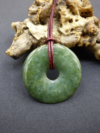 40mm Burma Jade *Rarität* ~ Edelstein Kette Mann Frau Natur Heilstein Kraft Energie Rarität Kristall Er Sie Anhänger Natur Geschenk grün - Art of Nature Berlin