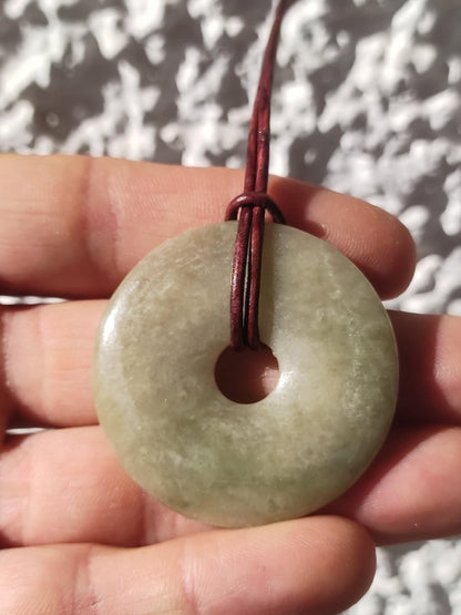 40mm Burma Jade *Rarität* ~ Edelstein Kette Mann Frau Natur Heilstein Kraft Energie Rarität Kristall Er Sie Anhänger Natur Geschenk grün - Art of Nature Berlin