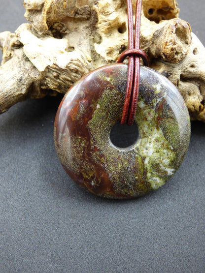40mm Drachenblut / Drachenjaspis / Epidot Quarz Edelstein Kette grün Mann Frau Heilstein Glück Tibet Ethno Hippie Natur Rarität Geschenk - Art of Nature Berlin
