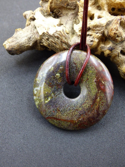 40mm Drachenblut / Drachenjaspis / Epidot Quarz Edelstein Kette grün Mann Frau Heilstein Glück Tibet Ethno Hippie Natur Rarität Geschenk - Art of Nature Berlin