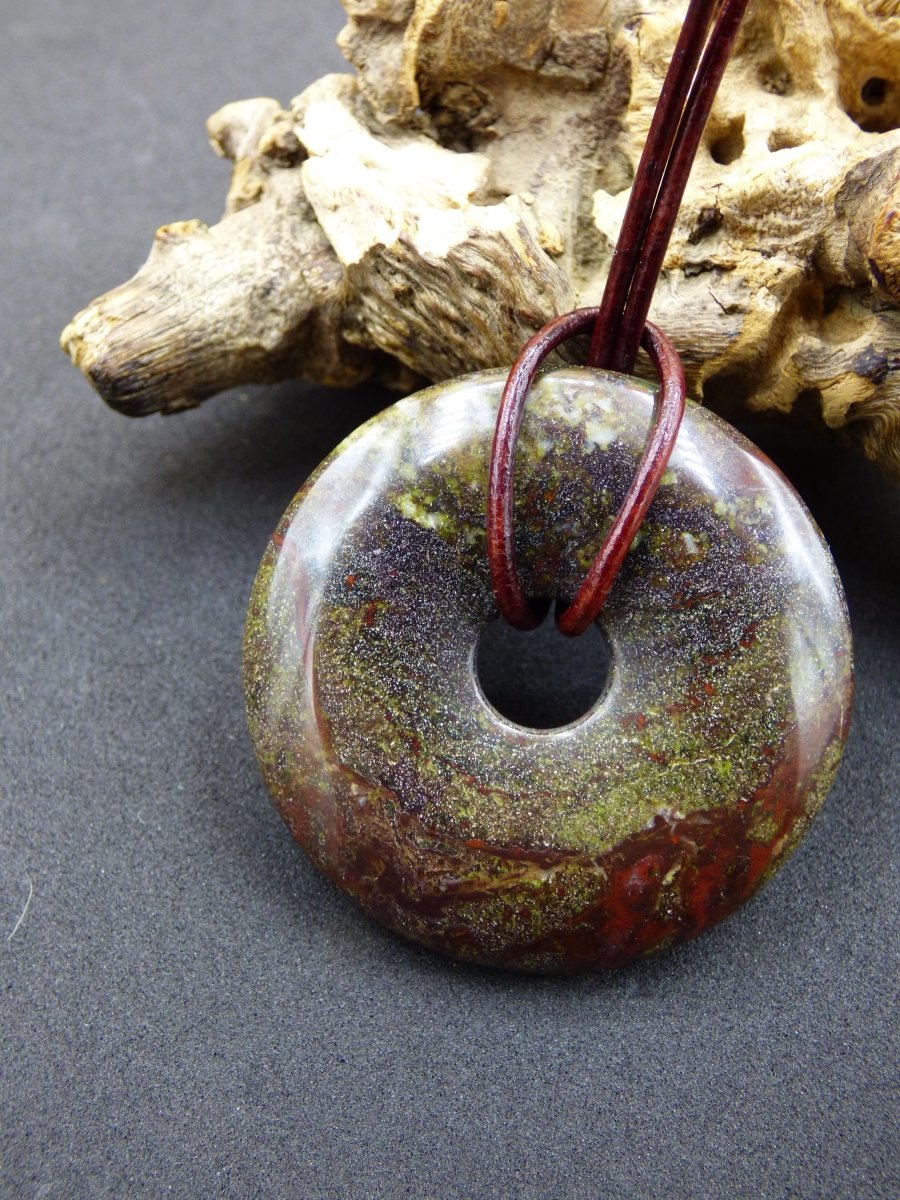 40mm Drachenblut / Drachenjaspis / Epidot Quarz Edelstein Kette grün Mann Frau Heilstein Glück Tibet Ethno Hippie Natur Rarität Geschenk - Art of Nature Berlin