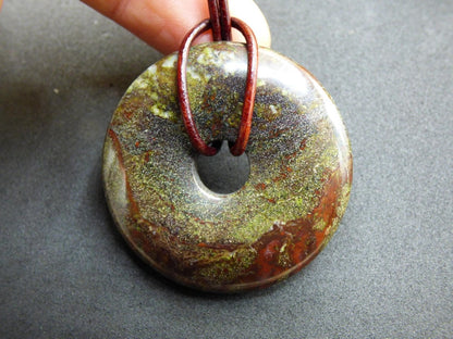 40mm Drachenblut / Drachenjaspis / Epidot Quarz Edelstein Kette grün Mann Frau Heilstein Glück Tibet Ethno Hippie Natur Rarität Geschenk - Art of Nature Berlin