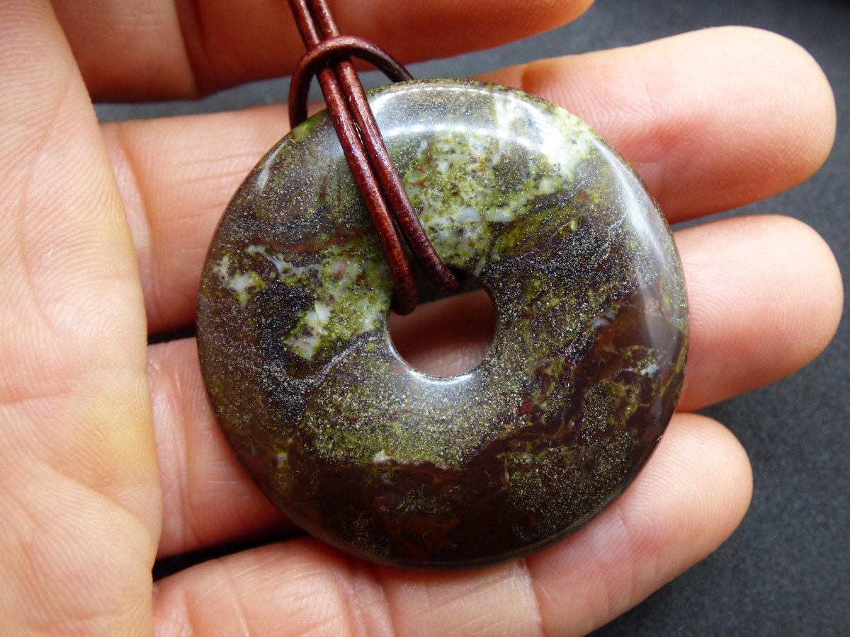 40mm Drachenblut / Drachenjaspis / Epidot Quarz Edelstein Kette grün Mann Frau Heilstein Glück Tibet Ethno Hippie Natur Rarität Geschenk - Art of Nature Berlin