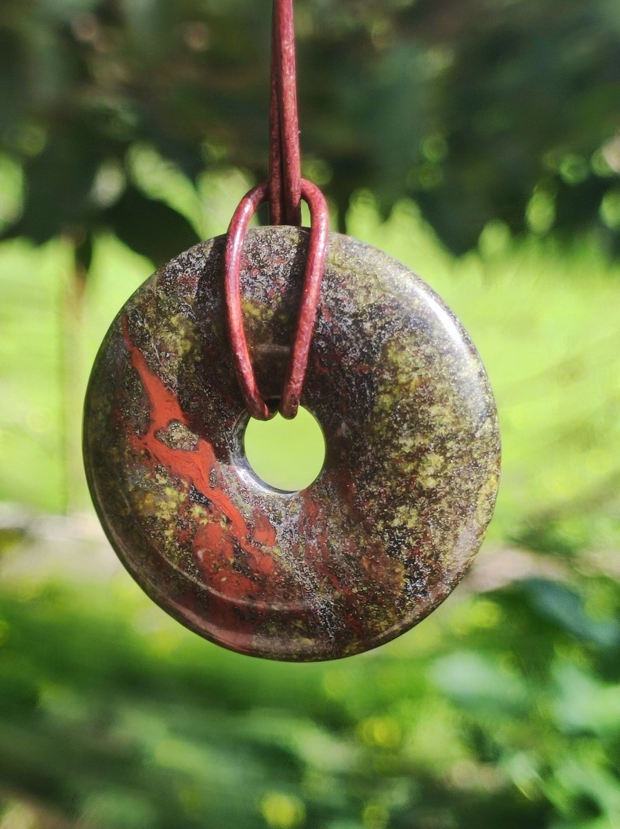 40mm Drachenblut / Drachenjaspis / Epidot Quarz Edelstein Kette grün Mann Frau Heilstein Glück Tibet Ethno Hippie Natur Rarität Geschenk - Art of Nature Berlin