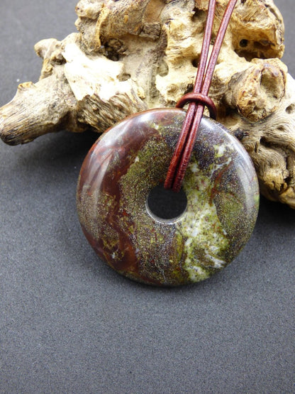 40mm Drachenblut / Drachenjaspis / Epidot Quarz Edelstein Kette grün Mann Frau Heilstein Glück Tibet Ethno Hippie Natur Rarität Geschenk - Art of Nature Berlin