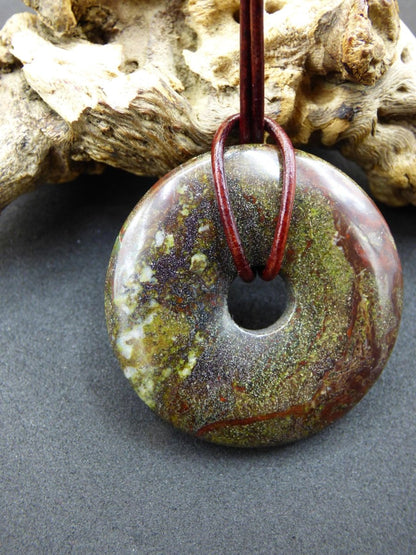 40mm Drachenblut / Drachenjaspis / Epidot Quarz Edelstein Kette grün Mann Frau Heilstein Glück Tibet Ethno Hippie Natur Rarität Geschenk - Art of Nature Berlin