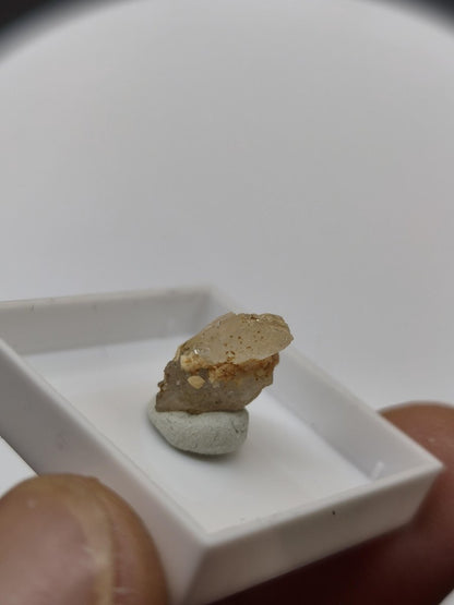 4,5ct Phenakit Kristall aus Namibia | Stiepelmann Mine Erongo | Klarer natürlicher Rohkristall | Seltenes Sammler Mineral Heilstein Rarität - Art of Nature Berlin