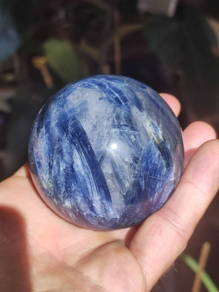 60mm Cyanit Kyanit Disthen Sapparit blau AAA Edelstein Kugel Deko Sphere Sammler Mineral Stufe Heilstein Wohn Natur Qualität Selten Rarität - Art of Nature Berlin