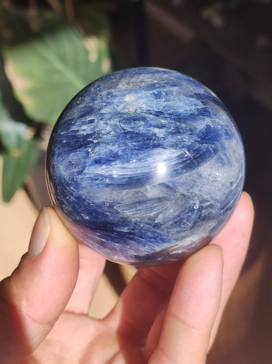 60mm Cyanit Kyanit Disthen Sapparit blau AAA Edelstein Kugel Deko Sphere Sammler Mineral Stufe Heilstein Wohn Natur Qualität Selten Rarität - Art of Nature Berlin