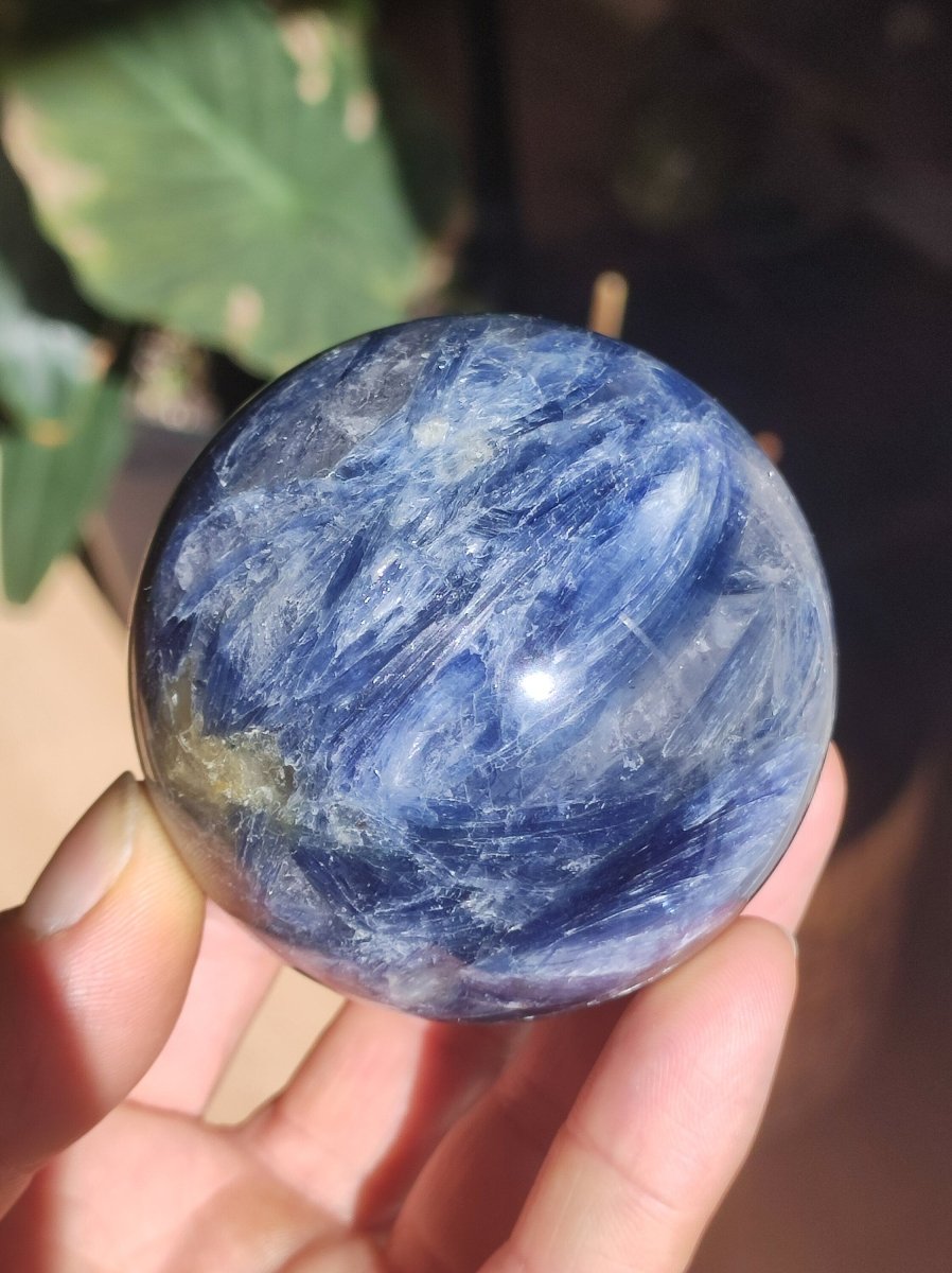 60mm Cyanit Kyanit Disthen Sapparit blau AAA Edelstein Kugel Deko Sphere Sammler Mineral Stufe Heilstein Wohn Natur Qualität Selten Rarität - Art of Nature Berlin