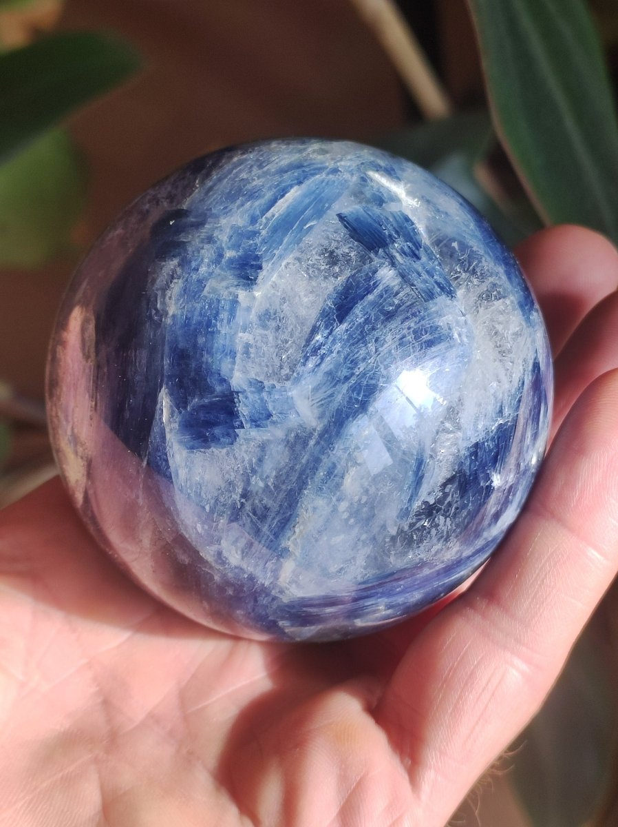 65mm Cyanit Kyanit Disthen Sapparit blau AAA Edelstein Kugel Deko Sphere Sammler Mineral Stufe Heilstein Wohn Natur Qualität Selten Rarität - Art of Nature Berlin