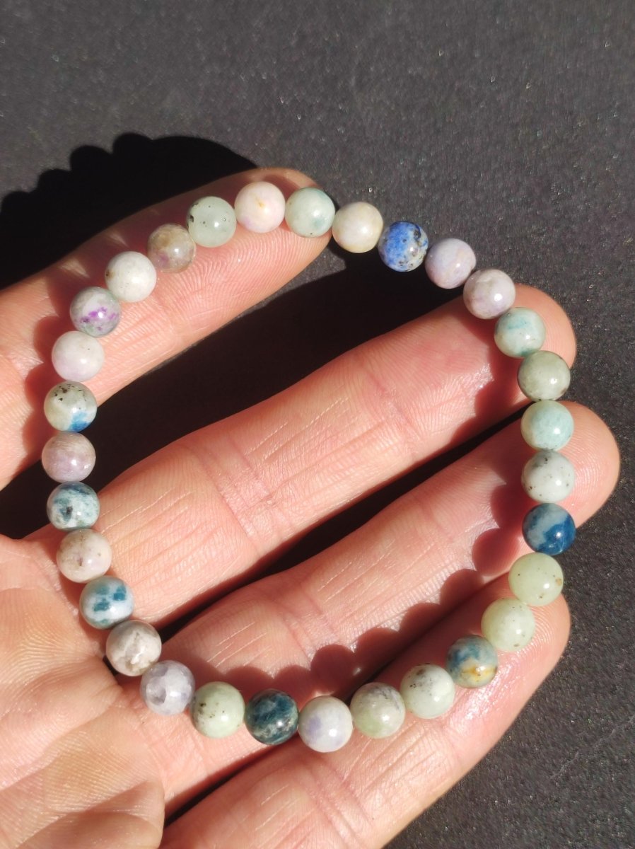 6mm Hackmanit *Rarität* Edelstein Stretch Armband blau rosa weiß Perlen Kristall Geschenk Mann Frau Selten Heilstein Er Sie Vater Mutter - Art of Nature Berlin