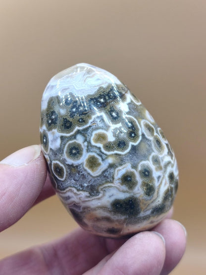 8 Adern Ocean Jaspis Orbicular brau gelb weiß Edelstein Ei Kugel Natur Heilstein Deko Crystal Geschenk Er Sie Mann Frau Haus Wohnen Selten - Art of Nature Berlin