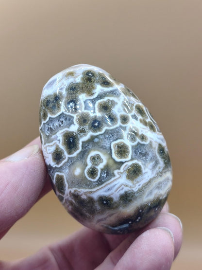 8 Adern Ocean Jaspis Orbicular brau gelb weiß Edelstein Ei Kugel Natur Heilstein Deko Crystal Geschenk Er Sie Mann Frau Haus Wohnen Selten - Art of Nature Berlin