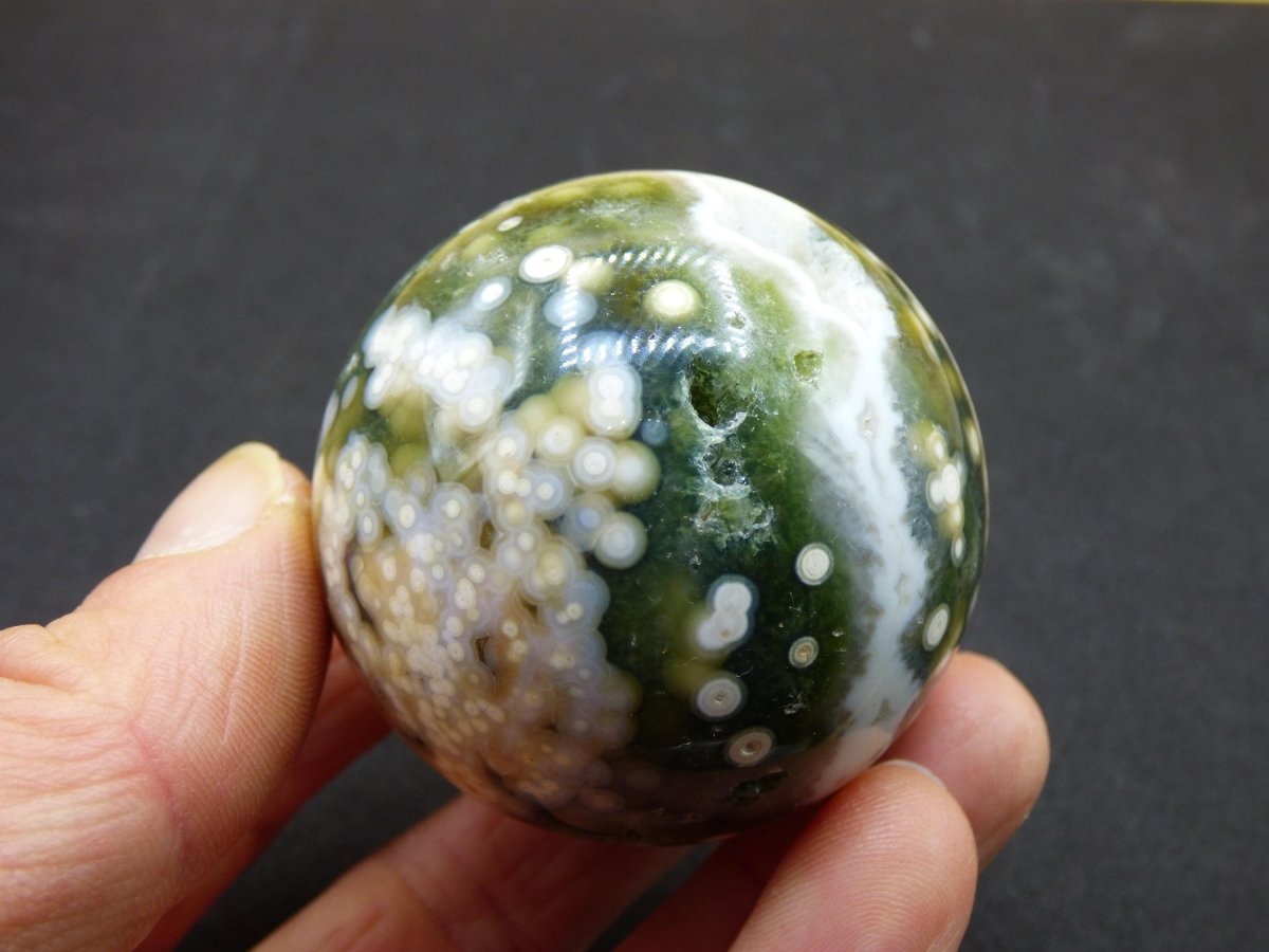 8 Adern Ocean Jaspis Orbicular gelb grün weiß Edelstein Kugel Rarität Natur Heilstein Deko Kristall Geschenk Er Sie Mann Frau Energie Selten - Art of Nature Berlin