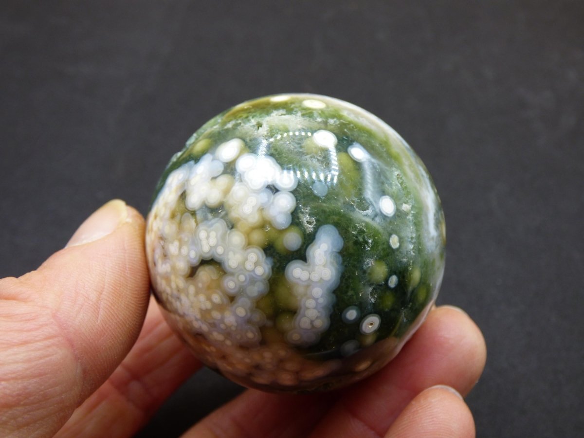 8 Adern Ocean Jaspis Orbicular gelb grün weiß Edelstein Kugel Rarität Natur Heilstein Deko Kristall Geschenk Er Sie Mann Frau Energie Selten - Art of Nature Berlin
