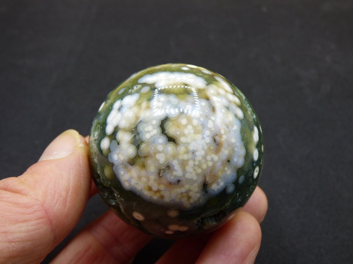 8 Adern Ocean Jaspis Orbicular gelb grün weiß Edelstein Kugel Rarität Natur Heilstein Deko Kristall Geschenk Er Sie Mann Frau Energie Selten - Art of Nature Berlin