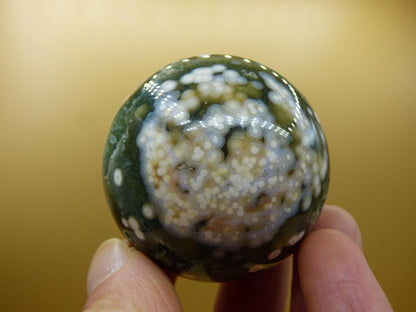 8 Adern Ocean Jaspis Orbicular gelb grün weiß Edelstein Kugel Rarität Natur Heilstein Deko Kristall Geschenk Er Sie Mann Frau Energie Selten - Art of Nature Berlin