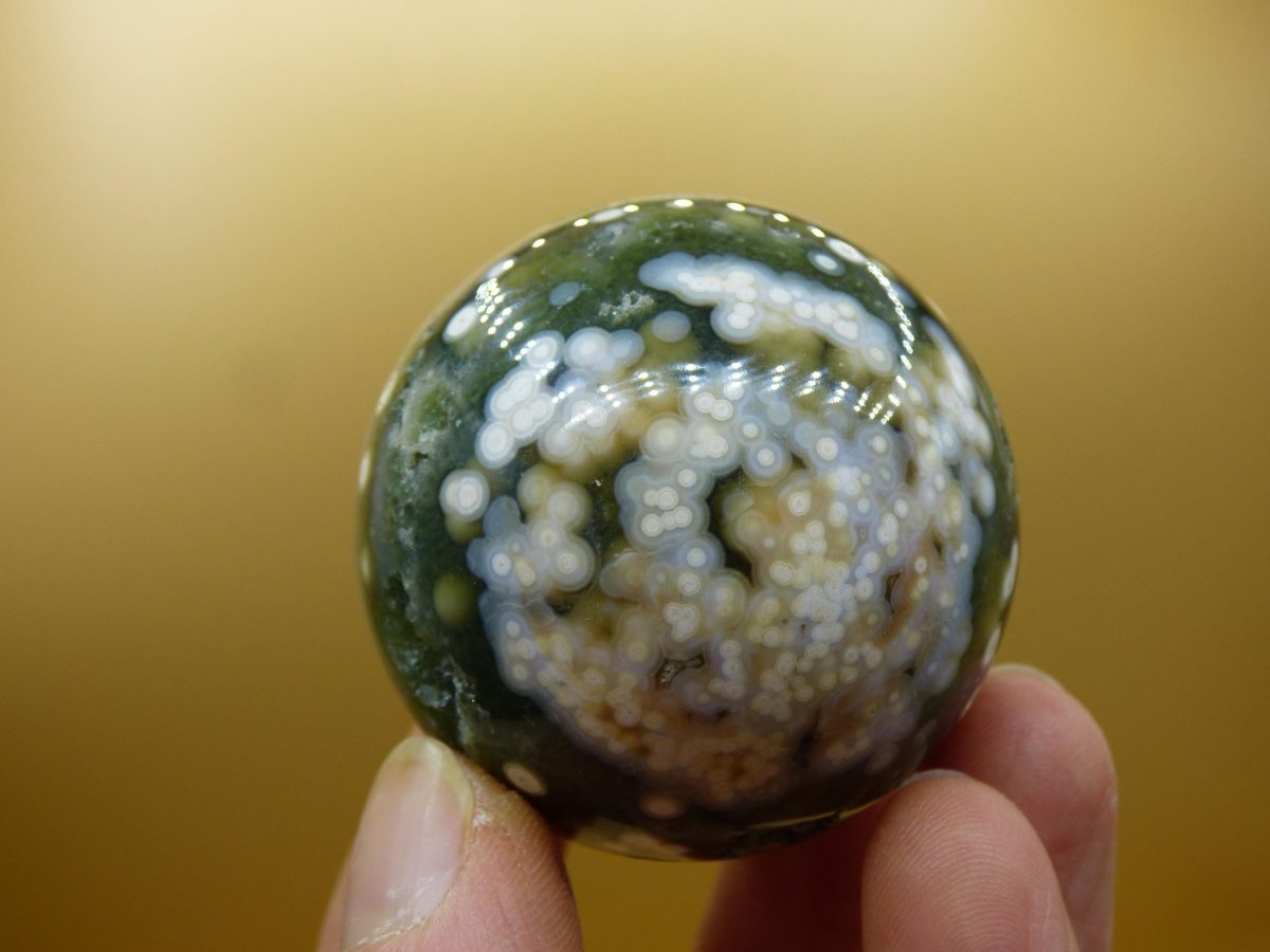 8 Adern Ocean Jaspis Orbicular gelb grün weiß Edelstein Kugel Rarität Natur Heilstein Deko Kristall Geschenk Er Sie Mann Frau Energie Selten - Art of Nature Berlin