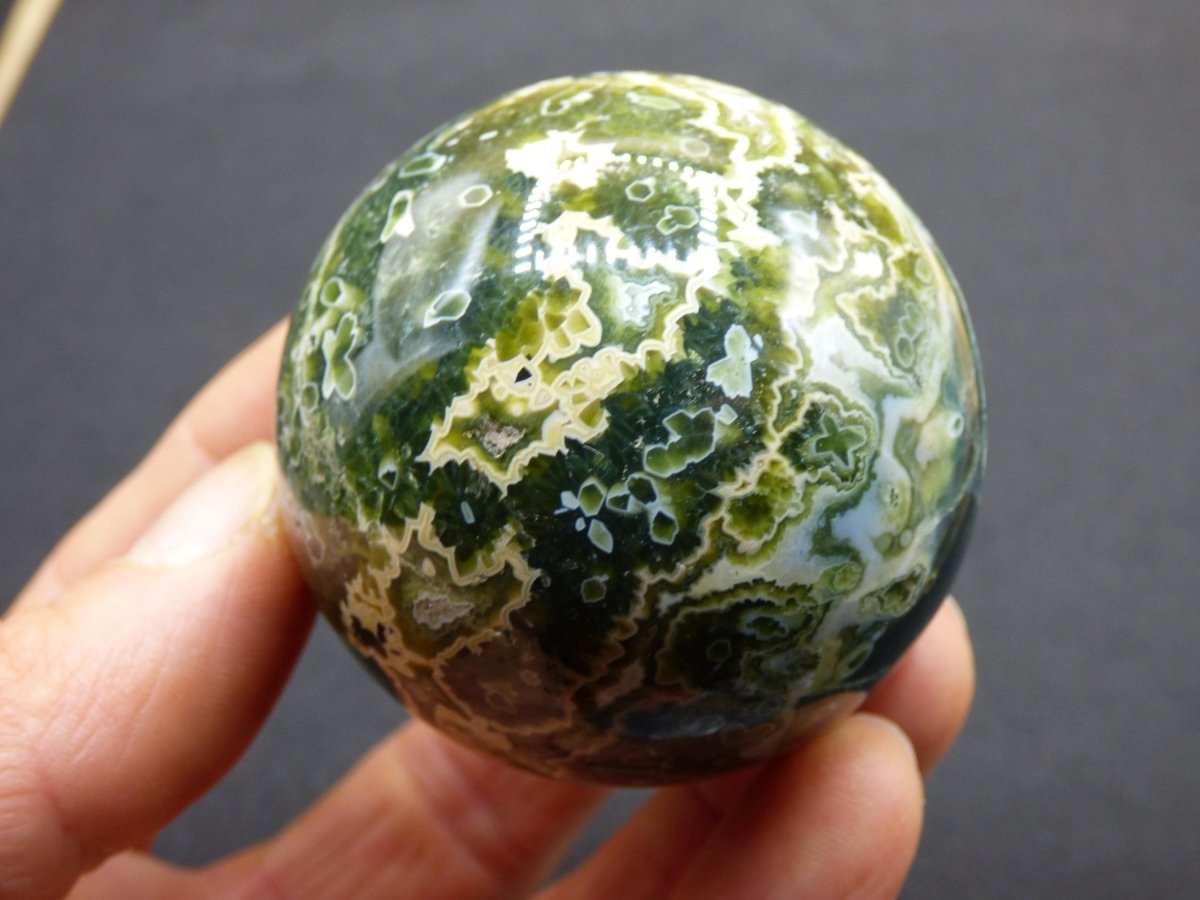 8 Adern Ocean Jaspis Orbicular grün - Edelstein Kugel Rarität Natur Heilstein Deko Kristall Geschenk Er Sie Mann Frau Haus Energie Selten - Art of Nature Berlin