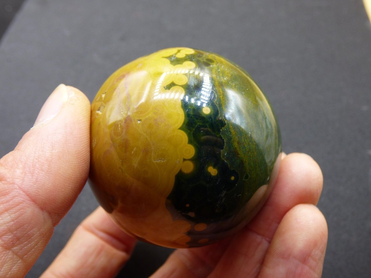 8 Adern Ocean Jaspis Orbicular grün gelb Edelstein Kugel Natur Heilstein Deko Kristall Geschenk Er Sie Mann Frau Haus Wohnung Energie Selten - Art of Nature Berlin