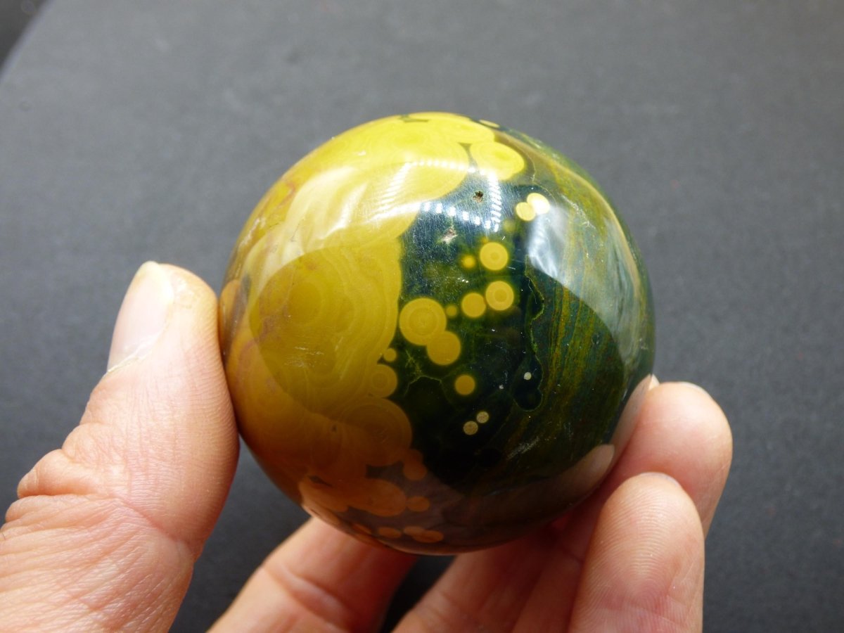 8 Adern Ocean Jaspis Orbicular grün gelb Edelstein Kugel Natur Heilstein Deko Kristall Geschenk Er Sie Mann Frau Haus Wohnung Energie Selten - Art of Nature Berlin