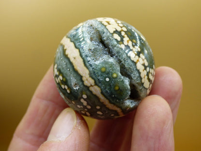 8 Adern Ocean Jaspis Orbicular grün gelb Edelstein Kugel Rarität Natur Heilstein Deko Kristall Geschenk Er Sie Mann Frau Haus Energie Selten - Art of Nature Berlin