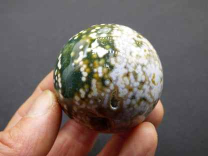 8 Adern Ocean Jaspis Orbicular grün gelb weiß Edelstein Kugel Rarität Natur Heilstein Deko Kristall Geschenk Er Sie Mann Frau Energie Selten - Art of Nature Berlin