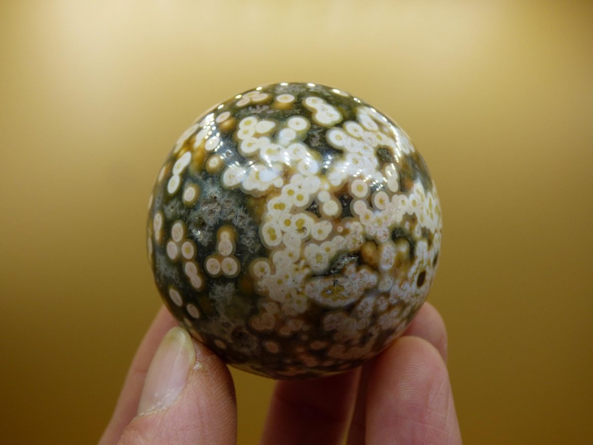 8 Adern Ocean Jaspis Orbicular grün gelb weiß Edelstein Kugel Rarität Natur Heilstein Deko Kristall Geschenk Er Sie Mann Frau Energie Selten - Art of Nature Berlin