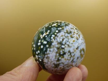 8 Adern Ocean Jaspis Orbicular grün gelb weiß Edelstein Kugel Rarität Natur Heilstein Deko Kristall Geschenk Er Sie Mann Frau Energie Selten - Art of Nature Berlin