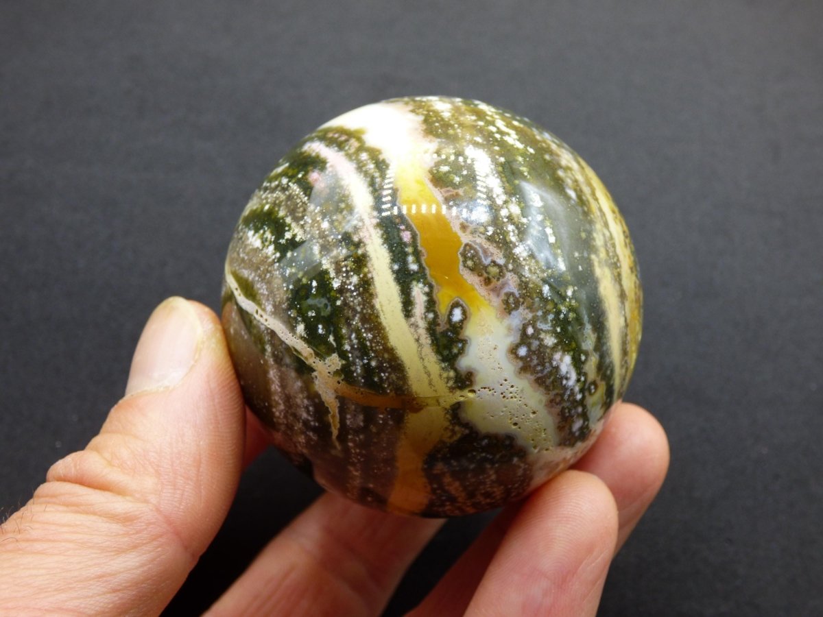 8 Adern Ocean Jaspis Orbicular grün gelb weiß Edelstein Kugel Rarität Natur Heilstein Deko Kristall Geschenk Er Sie Mann Frau Energie Selten - Art of Nature Berlin