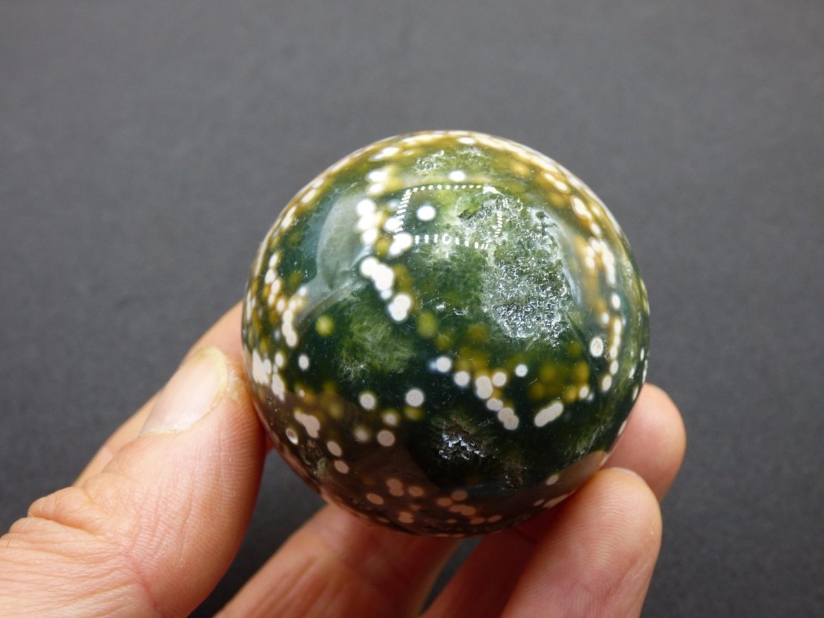 8 Adern Ocean Jaspis Orbicular grün gelb weiß Edelstein Kugel Rarität Natur Heilstein Deko Kristall Geschenk Er Sie Mann Frau Energie Selten - Art of Nature Berlin