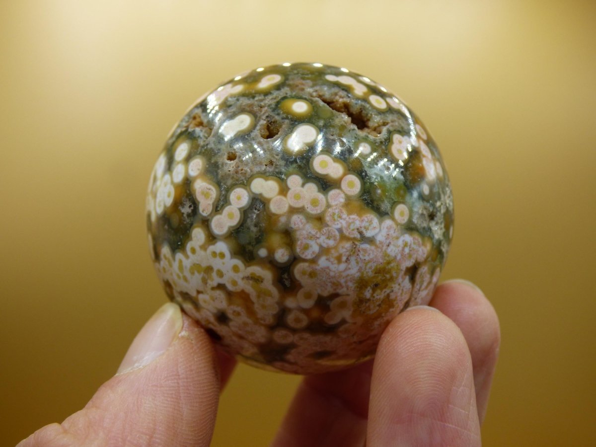 8 Adern Ocean Jaspis Orbicular grün gelb weiß Edelstein Kugel Rarität Natur Heilstein Deko Kristall Geschenk Er Sie Mann Frau Energie Selten - Art of Nature Berlin