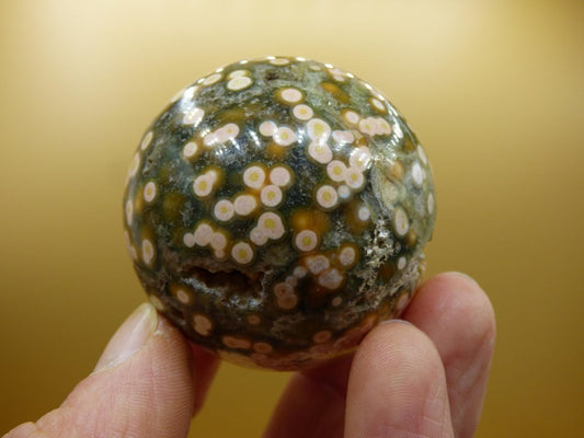 8 Adern Ocean Jaspis Orbicular grün gelb weiß Edelstein Kugel Rarität Natur Heilstein Deko Kristall Geschenk Er Sie Mann Frau Energie Selten - Art of Nature Berlin