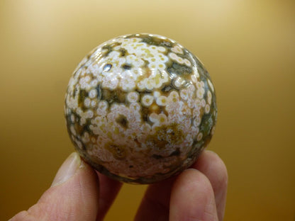 8 Adern Ocean Jaspis Orbicular grün gelb weiß Edelstein Kugel Rarität Natur Heilstein Deko Kristall Geschenk Er Sie Mann Frau Energie Selten - Art of Nature Berlin